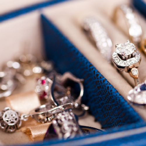 Making Informed Choices: Why Selling Your Jewelry May Outshine Pawning